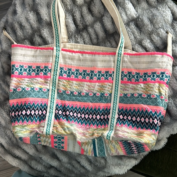 America & Beyond Isabella Tote - Picture 3 of 13